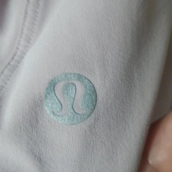 Lululemon - Picture 2 of 4